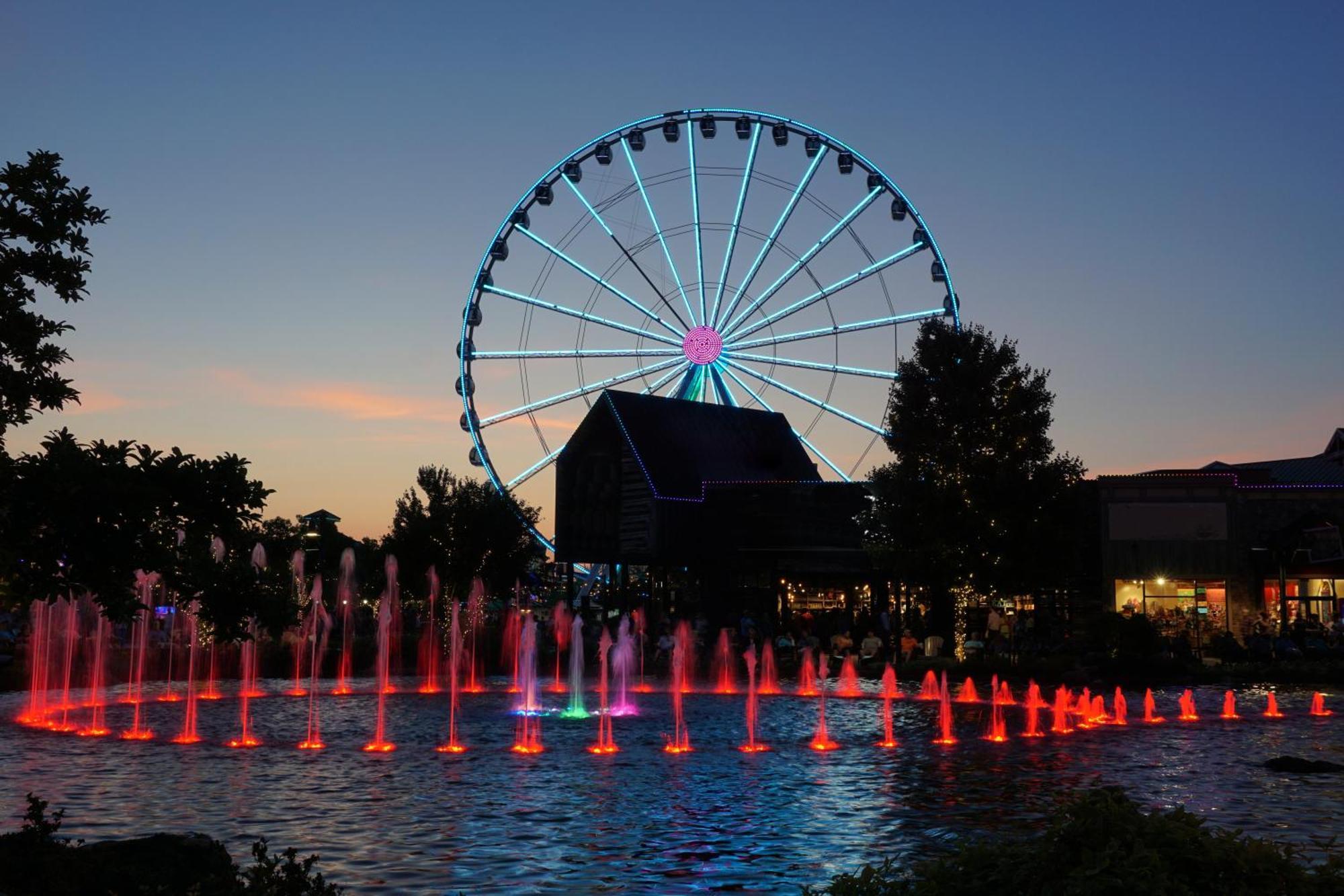 Smoky Bear Lodge With Guest House, Hot Tub, 1089 Free Tickets Each Paid Day, Dollywood And More Sevierville Exteriör bild