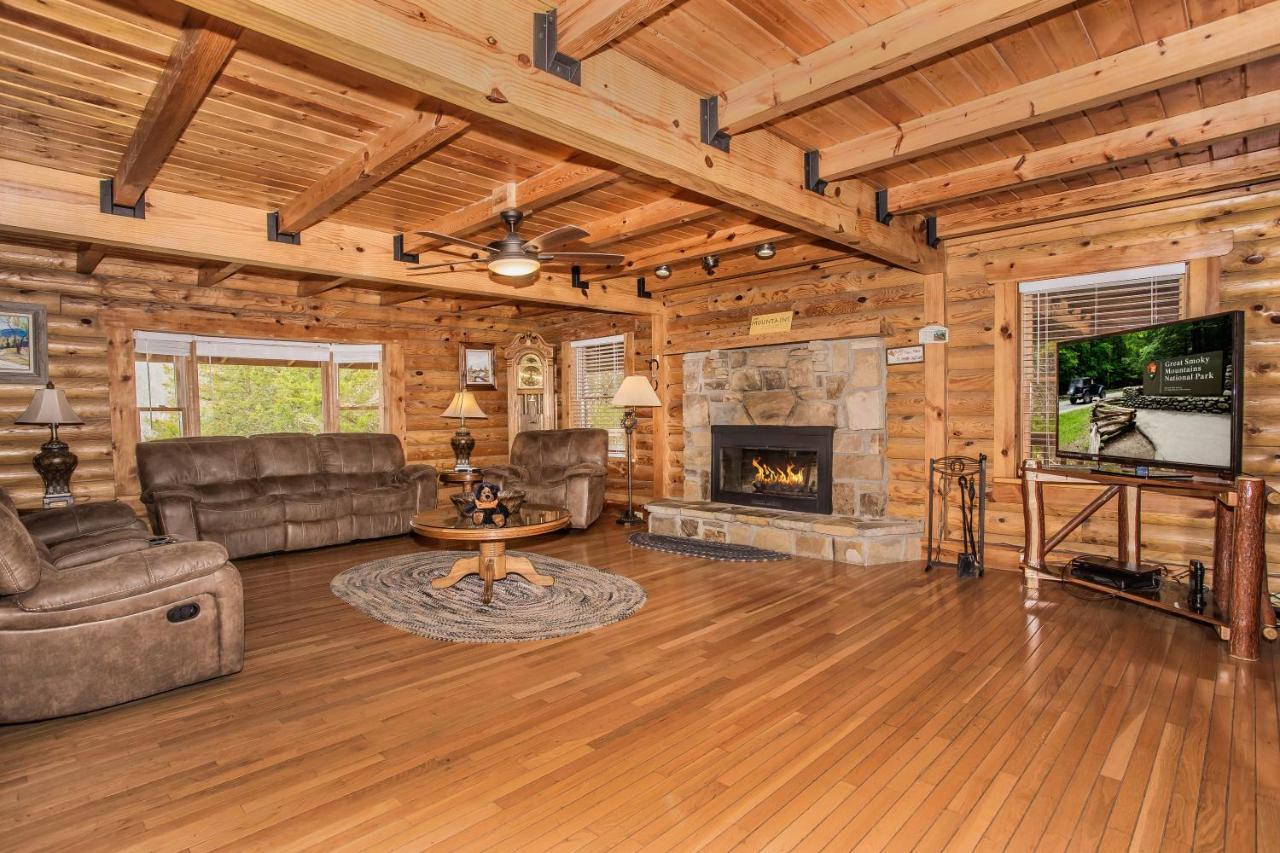 Smoky Bear Lodge With Guest House, Hot Tub, 1089 Free Tickets Each Paid Day, Dollywood And More Sevierville Exteriör bild
