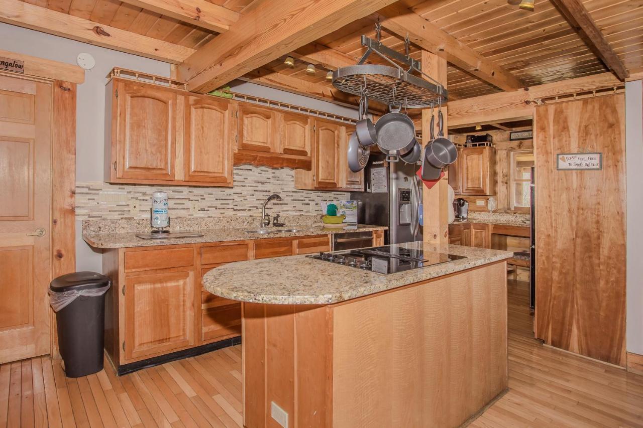 Smoky Bear Lodge With Guest House, Hot Tub, 1089 Free Tickets Each Paid Day, Dollywood And More Sevierville Exteriör bild