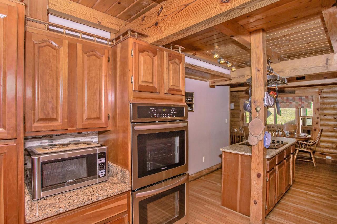 Smoky Bear Lodge With Guest House, Hot Tub, 1089 Free Tickets Each Paid Day, Dollywood And More Sevierville Exteriör bild