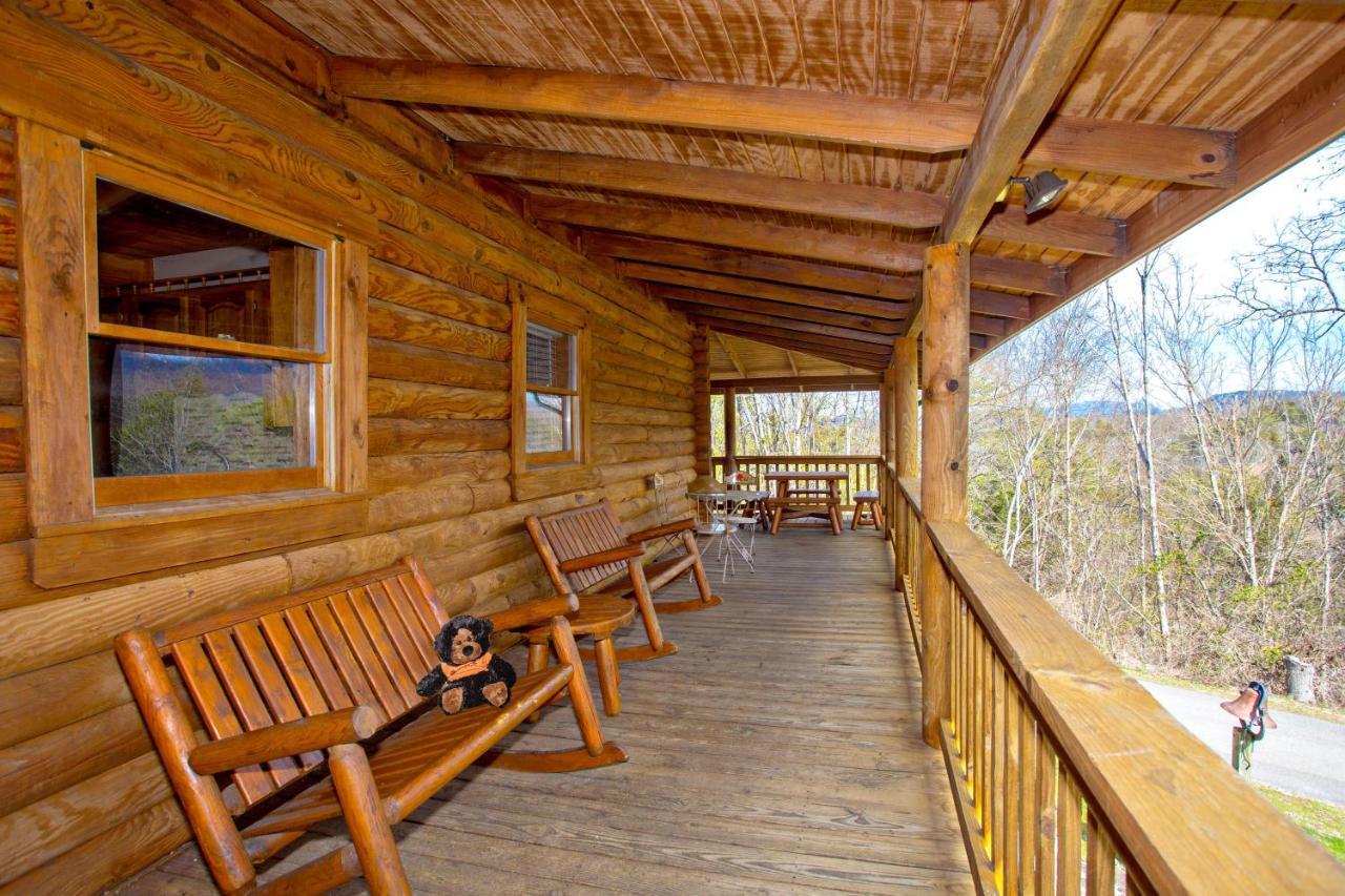 Smoky Bear Lodge With Guest House, Hot Tub, 1089 Free Tickets Each Paid Day, Dollywood And More Sevierville Exteriör bild