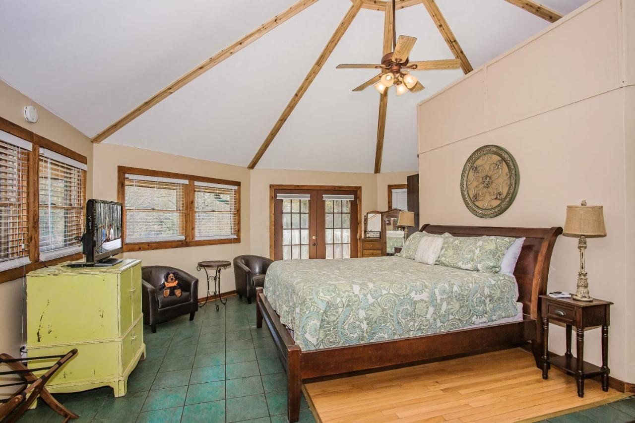 Smoky Bear Lodge With Guest House, Hot Tub, 1089 Free Tickets Each Paid Day, Dollywood And More Sevierville Exteriör bild