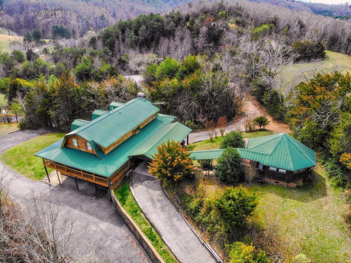 Smoky Bear Lodge With Guest House, Hot Tub, 1089 Free Tickets Each Paid Day, Dollywood And More Sevierville Exteriör bild