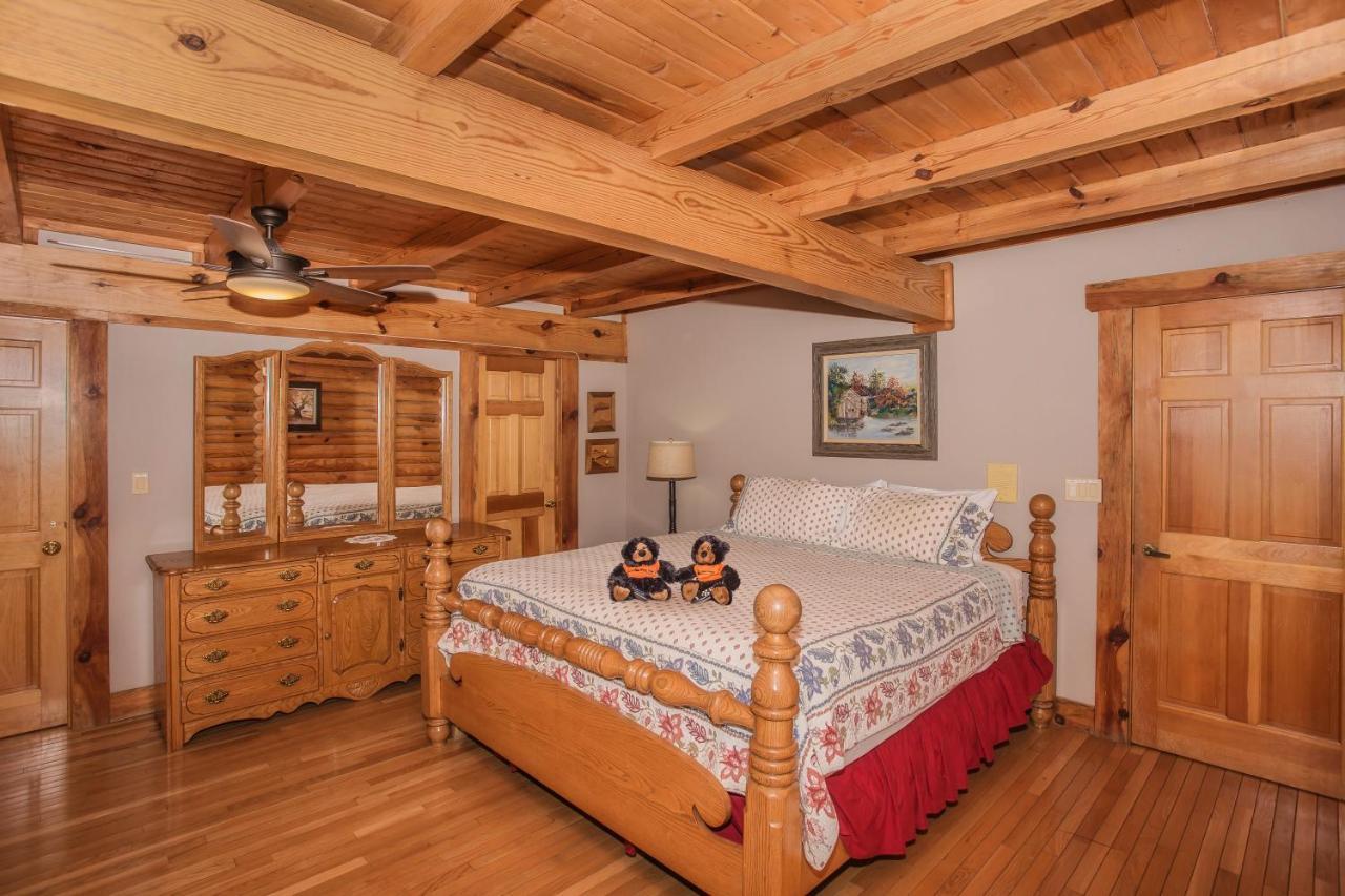 Smoky Bear Lodge With Guest House, Hot Tub, 1089 Free Tickets Each Paid Day, Dollywood And More Sevierville Exteriör bild