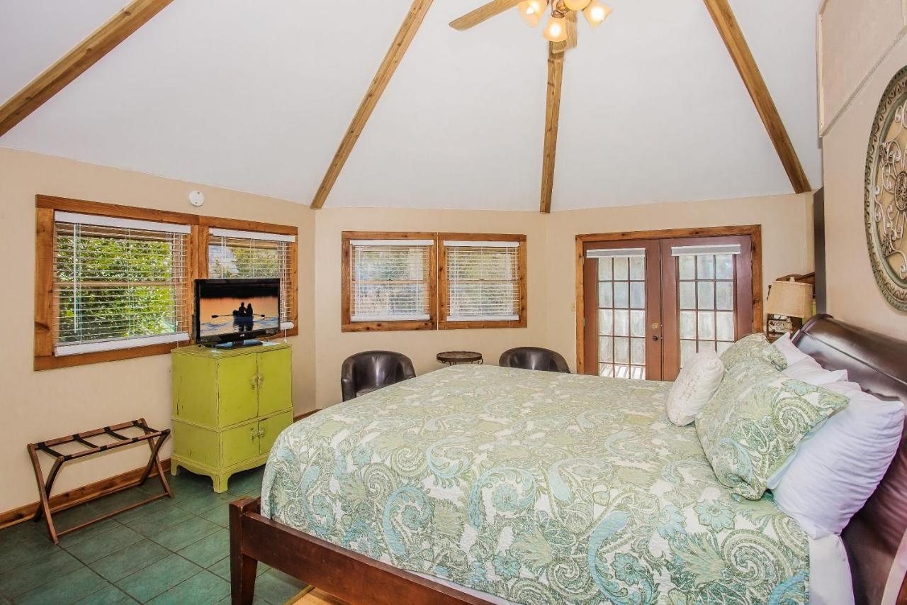 Smoky Bear Lodge With Guest House, Hot Tub, 1089 Free Tickets Each Paid Day, Dollywood And More Sevierville Exteriör bild